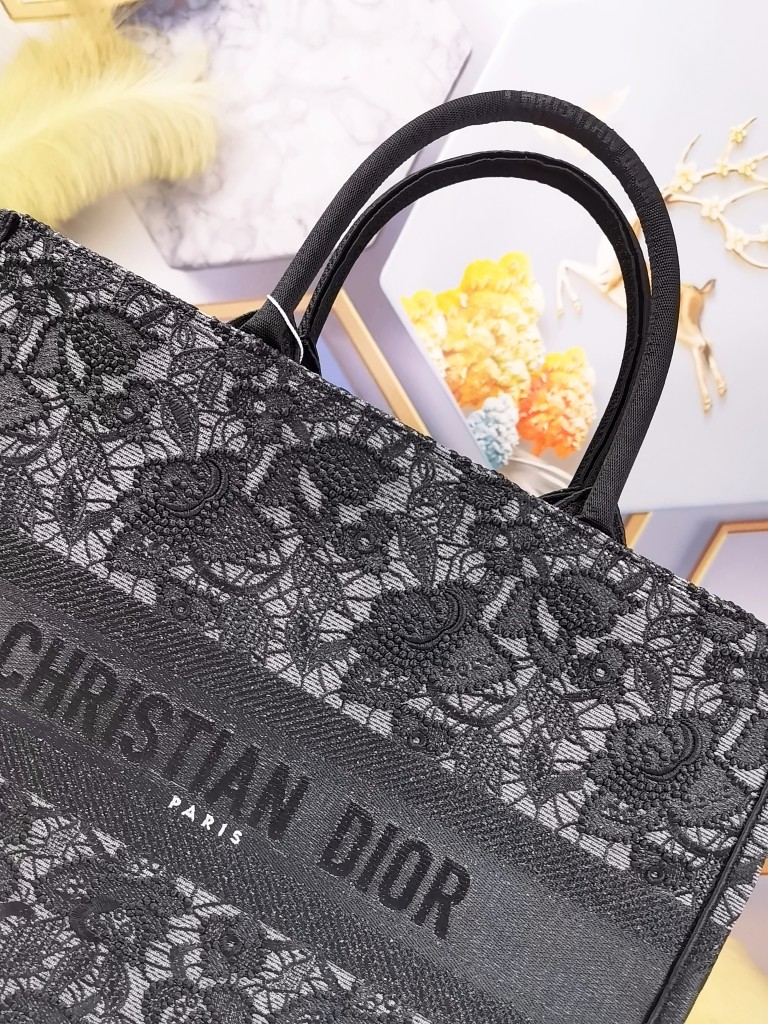 Christian Dior Shopping Bags